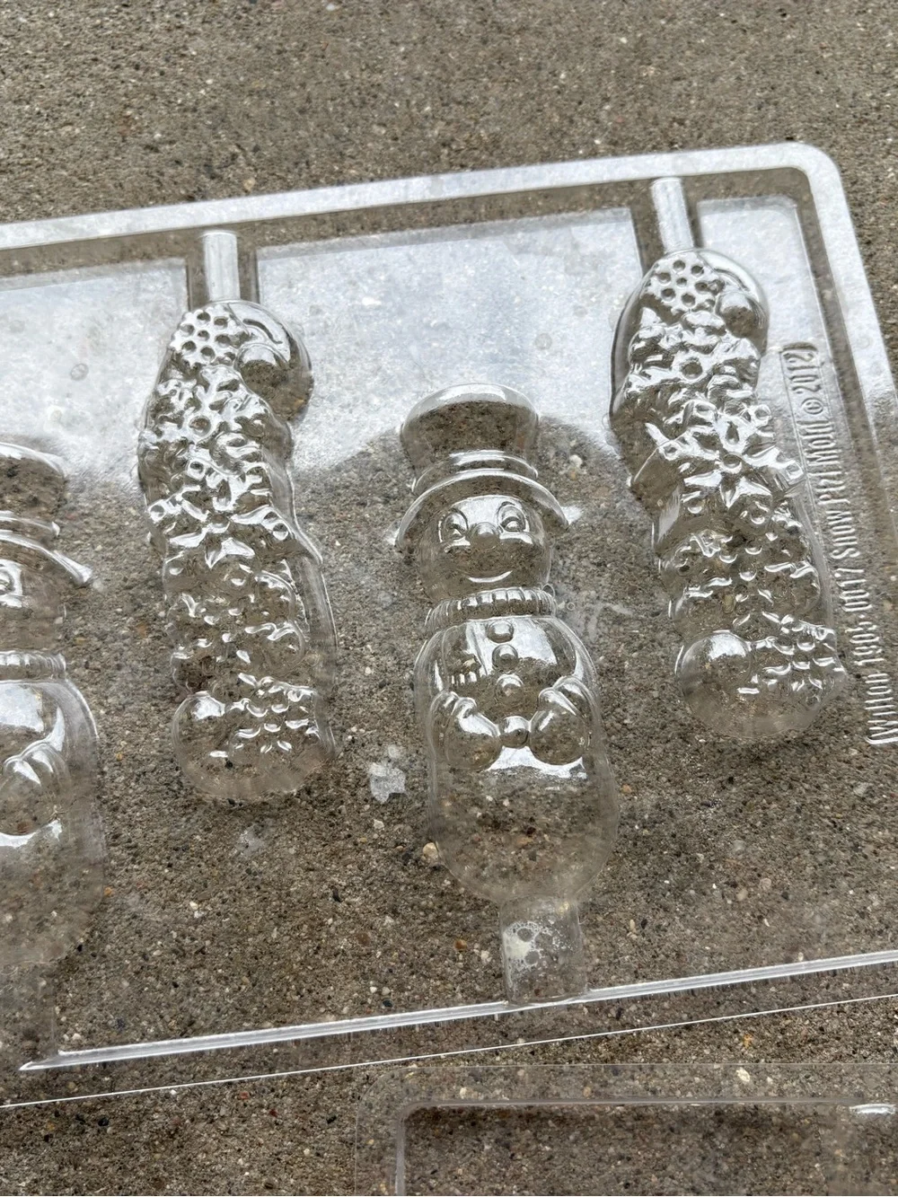 PLASTIC WILTON HOLIDAY/ CHRISTMAS CANDY PRETZEL LOLLIPOP MOLDS